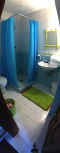 Villa - 1ère salle de bain - 1st bathroom - primer baño      